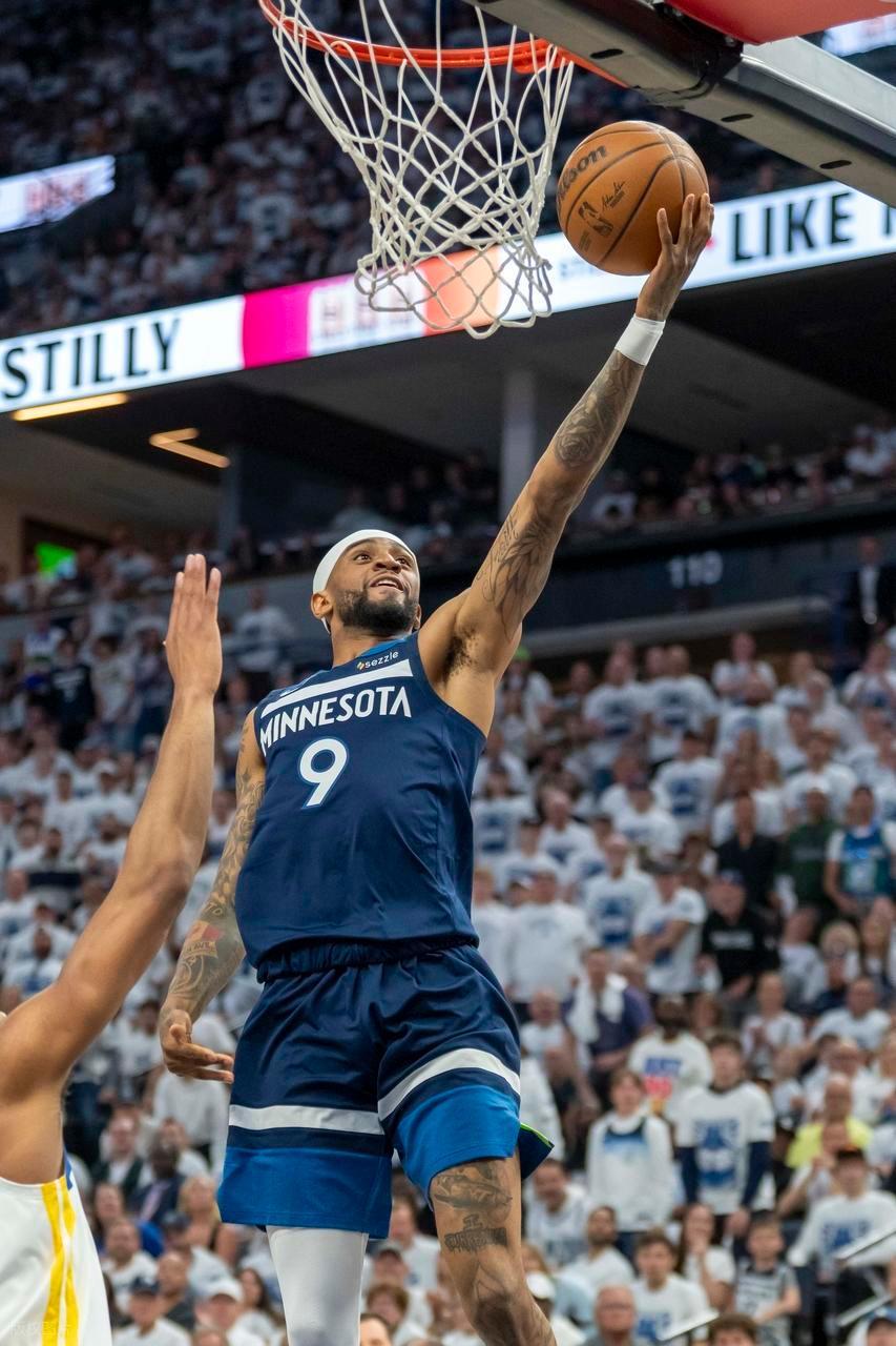 从明尼苏达森林狼扳平良机备战意大利杯到库里在巴黎圣日耳曼比赛中绝杀，里尔围绕葡超调整名单的简单介绍