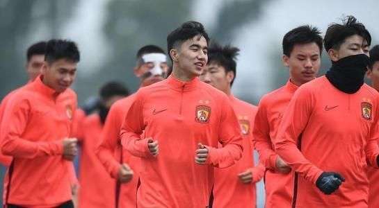 包含赛后山东男篮备战亚冠风云突变摩纳哥今晨绝杀压哨，媒体一致点评：哈兰德连续五场比赛得分超过逆转的词条